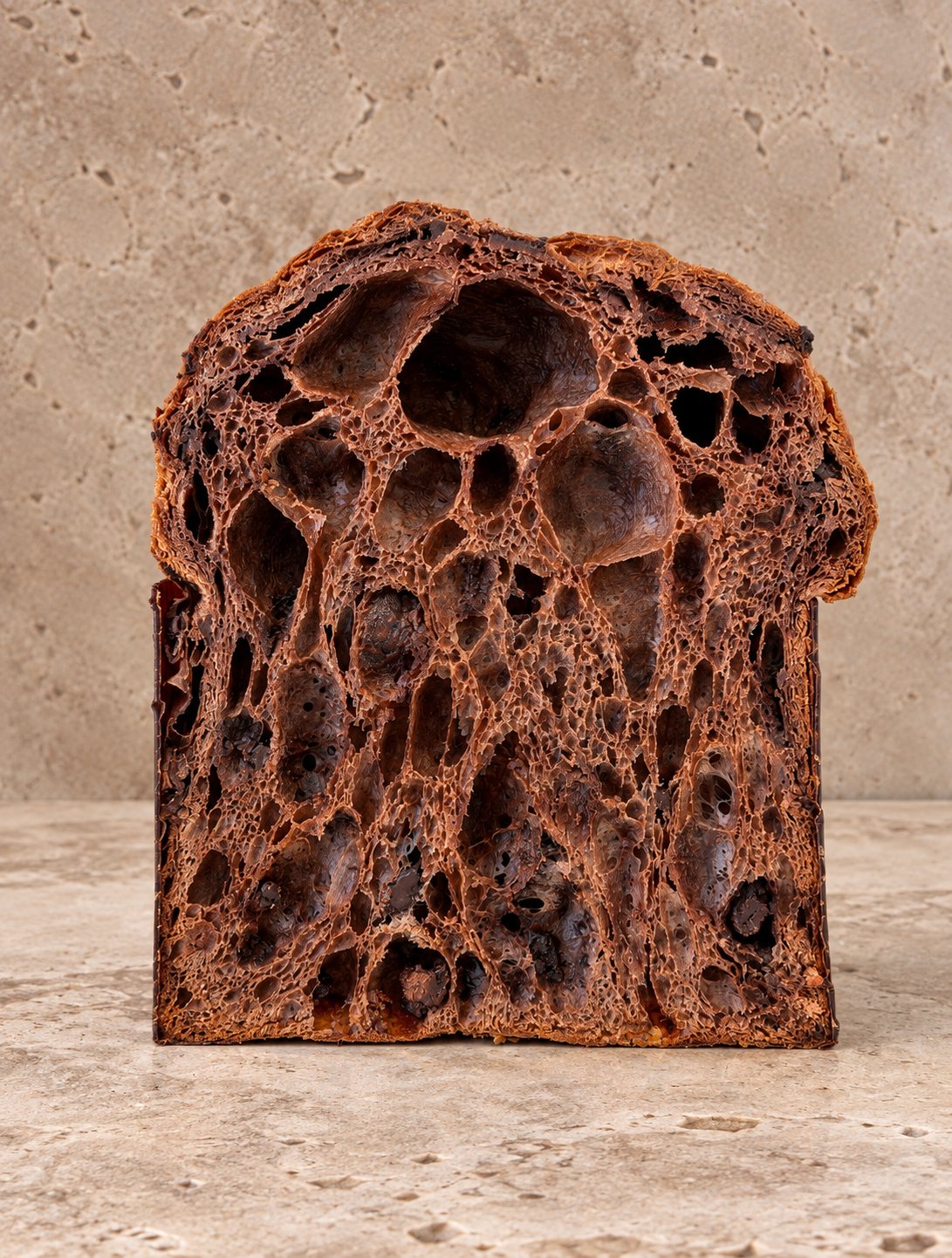 Corte de panettone de chocolate de Marea Bread, Campeon de Espana 2025 categoria chocolate